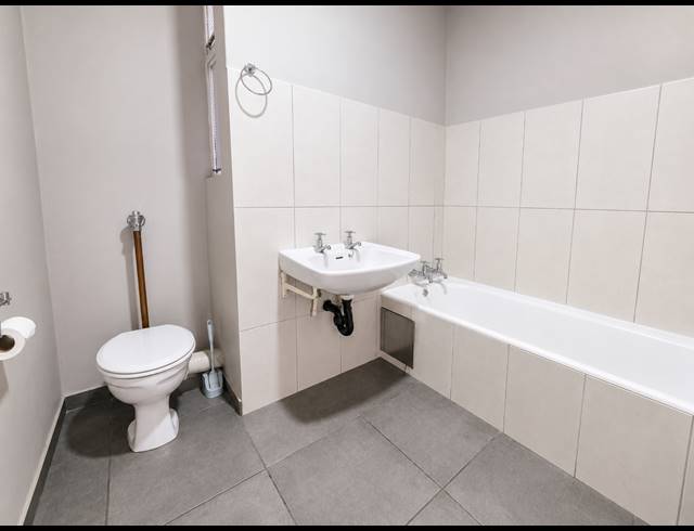 2 BEDROOM FLAT FOR SALE IN THREE RIVERS PROPER